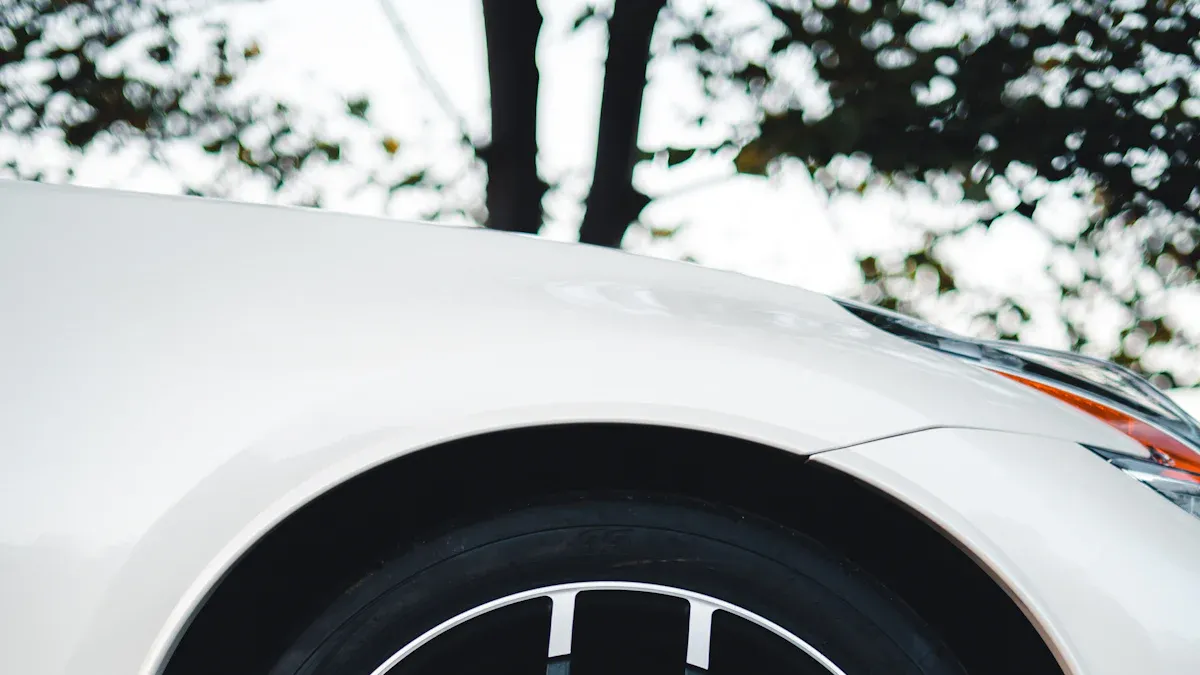 Schlanke und minimalistische schwarze Golf-Räder