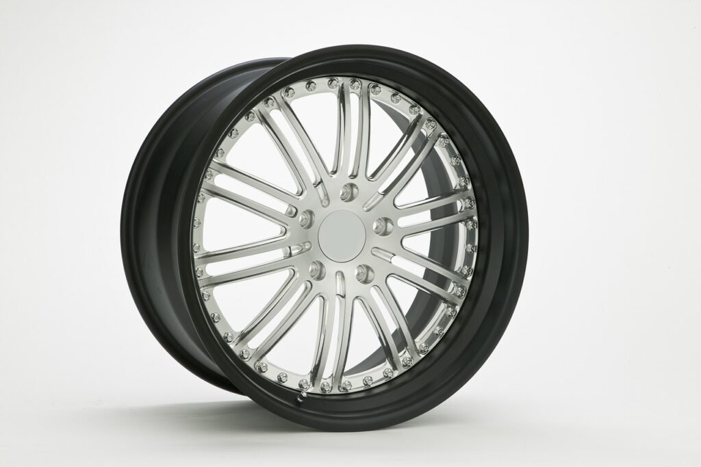What size wheels are on a horse trailer?
